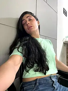 isabella winkler online show from 12/22/25, 03:53