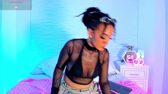 Snapshot of SarahLynn7 chatting on 03/09/25, 08:31 SarahLynn7 online show from 03/09/25, 08:31