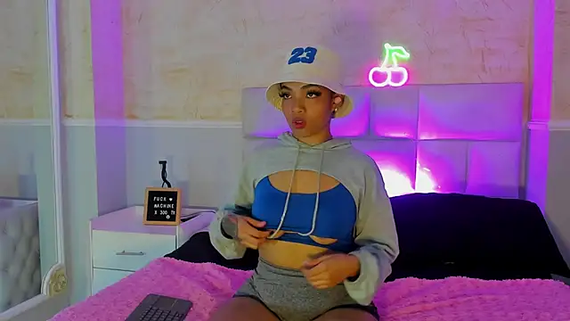 Snapshot of SarahLynn7 chatting on 03/14/25, 06:07 SarahLynn7 online show from 03/14/25, 06:07