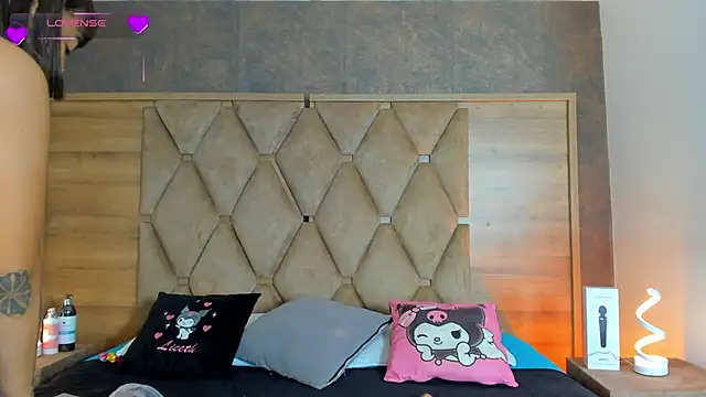 Snapshot of SarahLynn7 chatting on 10/26/25, 06:47 SarahLynn7 online show from 10/26/25, 06:47