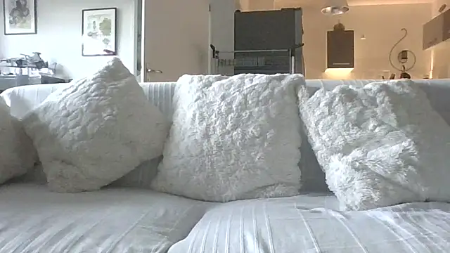 Valentinette online show from 05/27/26, 05:15