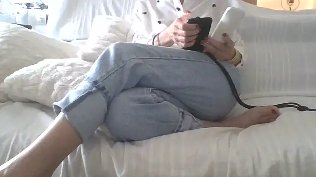 Valentinette online show from 06/04/26, 12:22