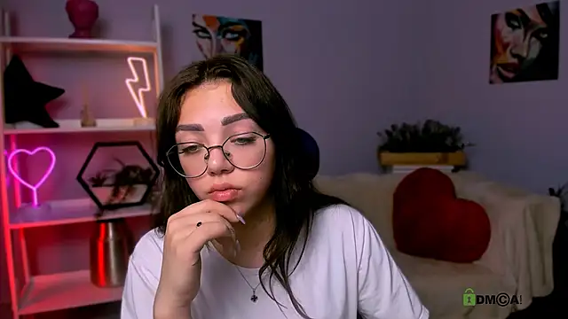 kiki swan online show from 03/10/25, 10:04