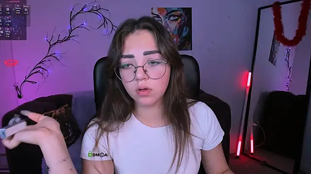 kiki swan online show from 11/17/25, 09:04