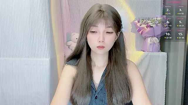 Snapshot of Evelyn-168 chatting on 10/11/25, 12:47 Evelyn-168 online show from 10/11/25, 12:47