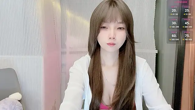 Snapshot of Evelyn-168 chatting on 11/19/25, 11:43 Evelyn-168 online show from 11/19/25, 11:43