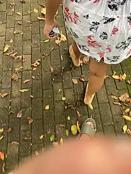 Snapshot of UproseOval chatting on 10/19/25, 09:10 UproseOval online show from 10/19/25, 09:10