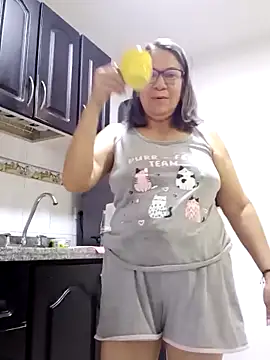 victoria wayne online show from 12/17/25, 10:10