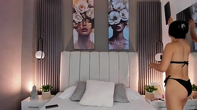 Snapshot of GiannaColling1 chatting on 11/10/25, 09:36 GiannaColling1 online show from 11/10/25, 09:36