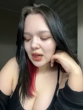 Snapshot of Viella_Rosewood chatting on 03/17/25, 08:51 Viella Rosewood online show from 03/17/25, 08:51