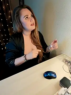 Juicy PeachLux online show from 12/04/25, 05:54