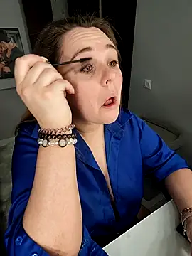 Juicy PeachLux online show from 12/18/25, 04:07