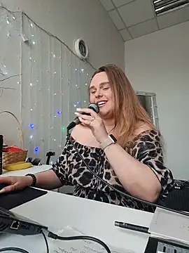 Juicy PeachLux online show from 05/14/26, 11:28