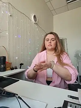 Juicy PeachLux online show from 05/17/26, 07:39