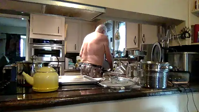 superbearboss online show from 12/21/25, 08:27