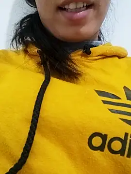 saraaxx1 online show from 11/18/25, 09:25