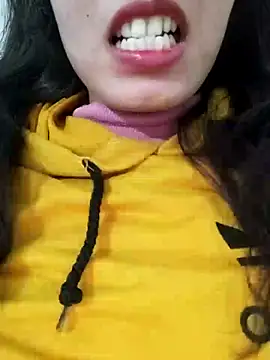 saraaxx1 online show from 12/17/25, 04:24