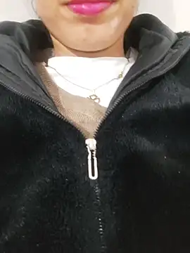 saraaxx1 online show from 02/15/26, 03:53