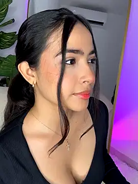 Snapshot of _Emily_Thompson_ chatting on 10/16/25, 12:00 Emily Thompson online show from 10/16/25, 12:00