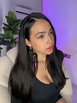 Snapshot of _Emily_Thompson_ chatting on 10/25/25, 01:02 Emily Thompson online show from 10/25/25, 01:02