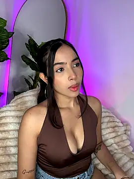 Snapshot of _Emily_Thompson_ chatting on 11/16/25, 03:01 Emily Thompson online show from 11/16/25, 03:01