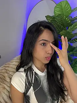  Emily Thompson  online show from 04/12/26, 03:11