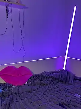 MiraLuccian online show from 02/12/26, 03:40