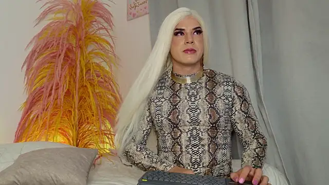 isahilton1 online show from 03/22/25, 01:22