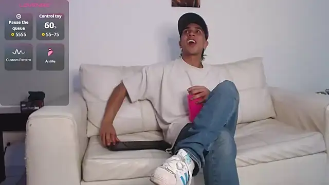 Monkey uchiha777 online show from 02/17/26, 01:02