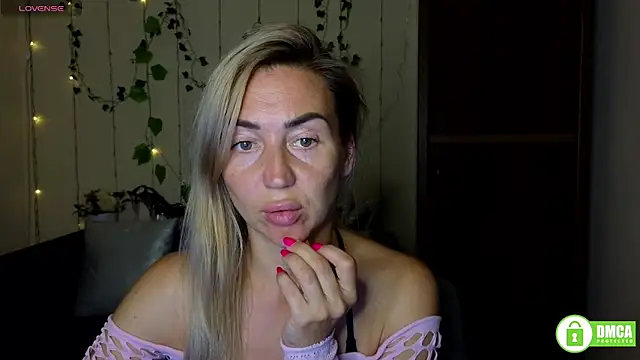 Kiss julli88I online show from 09/08/25, 05:23