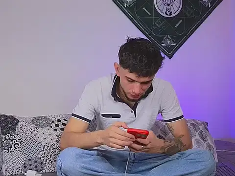 samevansx  online show from 10/03/25, 01:30