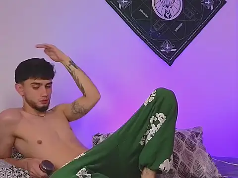 samevansx  online show from 10/17/25, 12:52