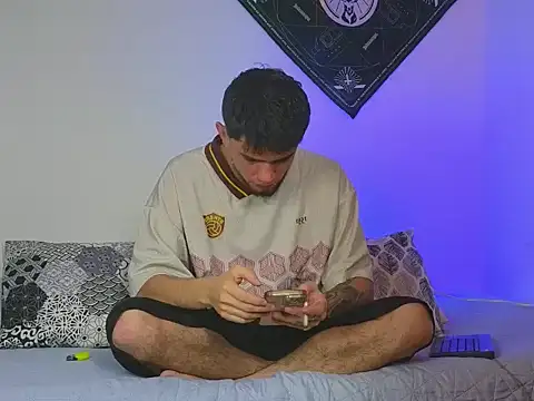 samevansx  online show from 10/27/25, 02:43