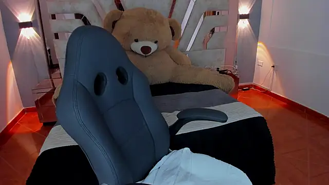 MaddyCrofft online show from 03/21/25, 06:07