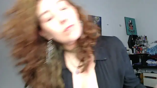 Luz delunaa online show from 04/01/26, 04:02