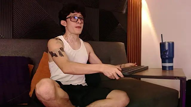 troy rouge online show from 03/10/25, 08:01