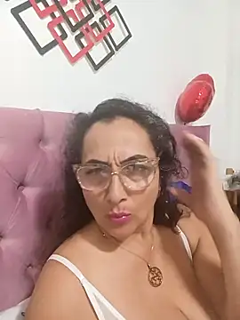 AlessandraLeroy online show from 04/18/26, 02:26