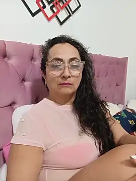 AlessandraLeroy online show from 05/25/26, 12:49