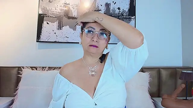 AlessandraLeroy online show from 07/04/26, 12:33