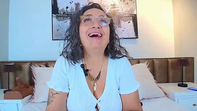 AlessandraLeroy online show from 07/13/26, 12:19