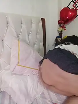AlessandraLeroy online show from 07/14/26, 12:46