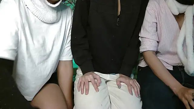 NaughtyThrouple007 online show from 01/05/26, 08:01