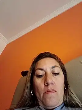 Luna-nevada online show from 10/12/25, 02:43