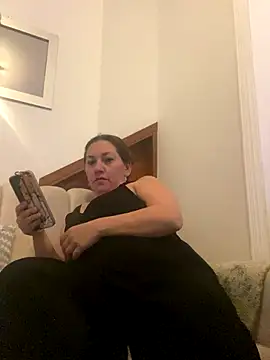 Luna-nevada online show from 12/15/25, 11:42