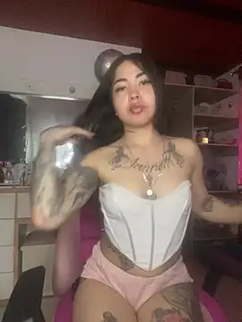 Snapshot of Mia_cullen_ chatting on 02/17/26, 04:02 Mia cullen online show from 02/17/26, 04:02