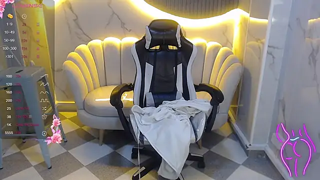 Snapshot of _wendy_b chatting on 10/10/25, 02:32 wendy b online show from 10/10/25, 02:32