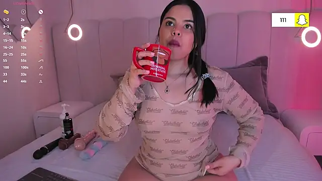 Snapshot of riri_candy chatting on 11/27/25, 03:41 riri candy online show from 11/27/25, 03:41