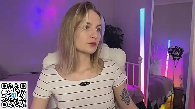 Snapshot of _Vikky_Moon_ chatting on 06/20/26, 01:09 Vikky Moon online show from 06/20/26, 01:09