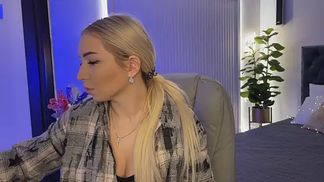 OhMyEmma online show from 11/04/25, 01:16