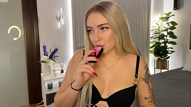 OhMyEmma online show from 11/22/25, 01:15